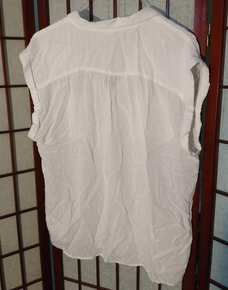LAST CHANCELevi's Button Down Sleeveless Blouse - Picture 7 of 8